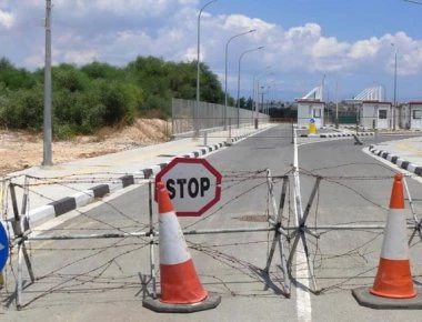 Ανοίγουν τη Δευτέρα δύο νέα οδοφράγματα προς και από την κατεχόμενη Κύπρο